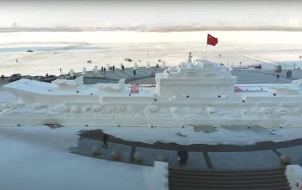 В Китае соорудили гигантский снежный авианосец (ВИДЕО) - Cursorinfo: главные новости Израиля