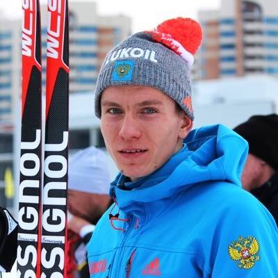 "Тур де Ски" : Большунов победил в гонке с раздельным стартом на 15 км
