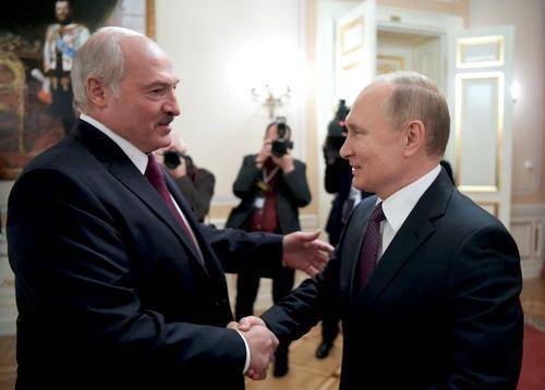 Лукашенко назвал Путина своим другом и заметил, что к Зеленскому таких чувств не испытывает