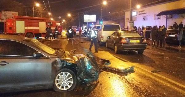 В Одессе столкнулись пять машин: два человека погибли, шестеро в больнице (ФОТО)