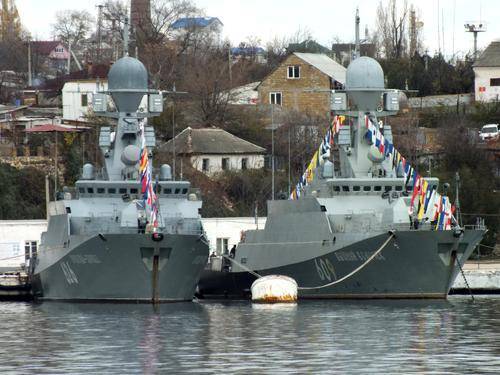 В пункте базирования надводных кораблей Каспийской флотилии прошло специальное корабельное учение
