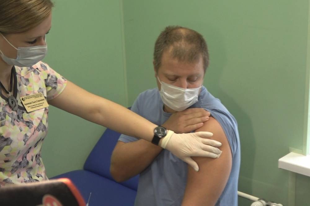 В Петербурге продолжается вакцинация от коронавируса