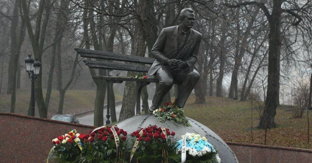 День рождения Метра: в Киеве почтили память легендарного Лобановского (видео)