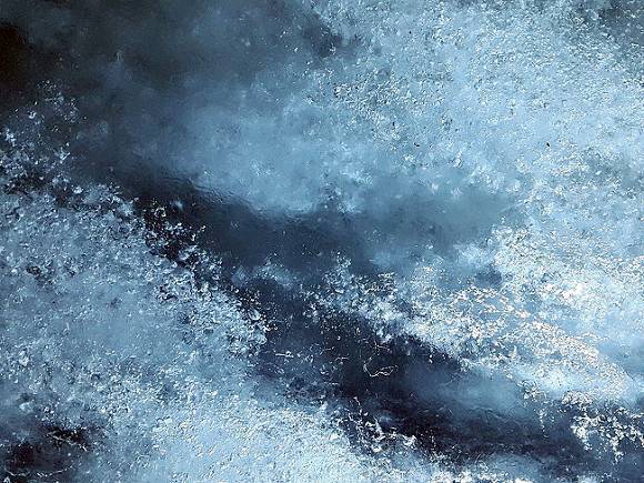 На Камчатке обрушился лед на Вилючинском водопаде: есть пострадавшие