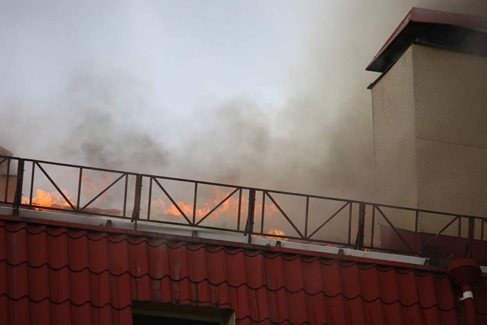 В Ноябрьске сгорел крупный магазин