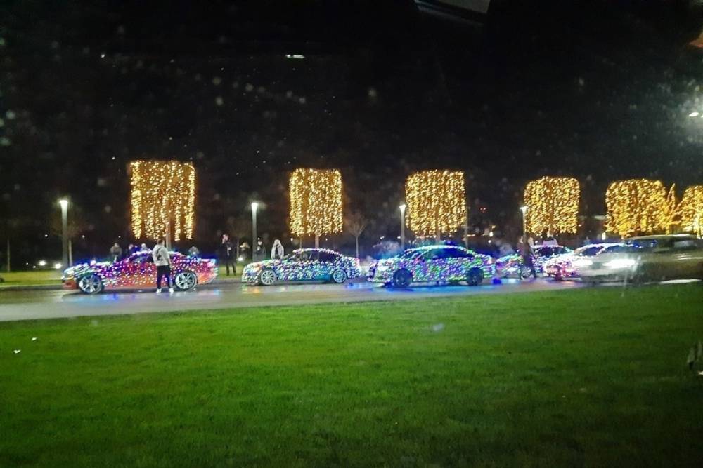 В Краснодаре прошёл парад рождественских автомобилей