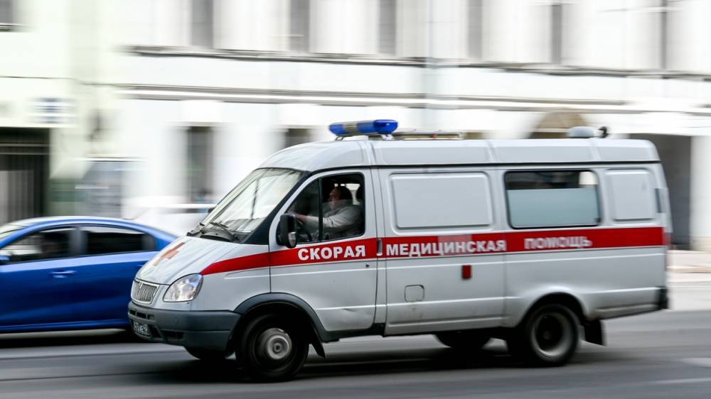 Мертвую школьницу обнаружили под окнами дома в Москве