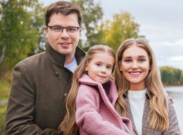 Лена Миро осудила Гарика Харламова и Кристину Асмус за встречу с дочкой