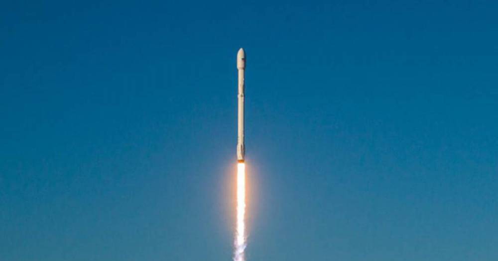Первая ступень Falcon 9 успешно села в Атлантике