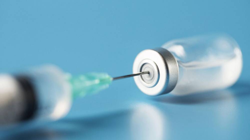 Сотрудница киевской клиники сообщила о тайной вакцинации вип-клиентов