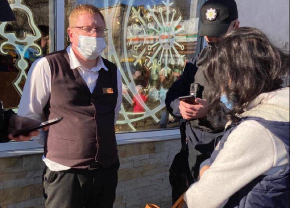 "Чего это вы тут на украинском разговариваете?": охранник сцепился с депутатшей в магазине Одессы