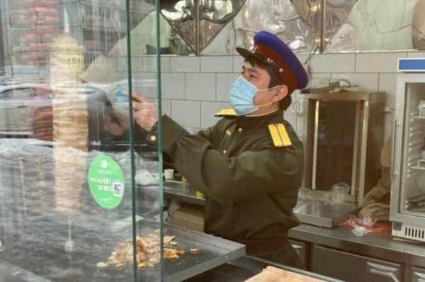 В Москве закрыли кафе с шаурмой «от Сталина» на проверку