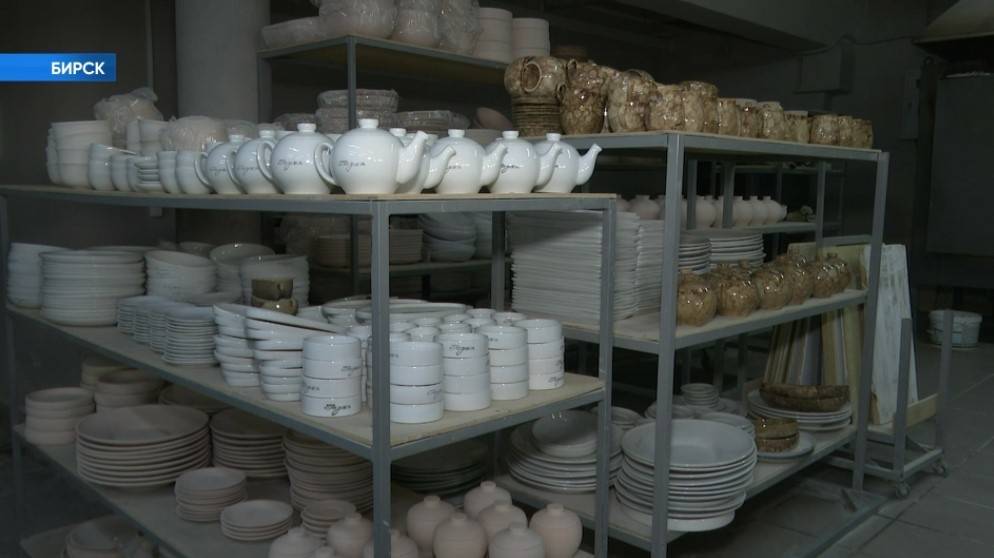 Посуда из природных компонентов и экопродукция: Радий Хабиров совершил рабочую поездку в Бирск