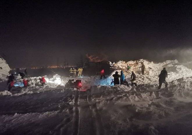 На месте схода лавины в Красноярском крае нашли три тела