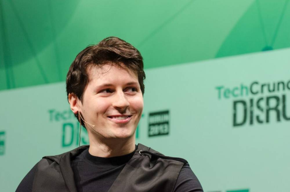Дуров заявил, что Facebook препятствует росту популярности Telegram