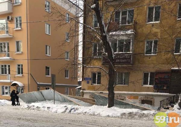 Прокуратура начала проверку в связи с обрушением строительной конструкции в центре Перми