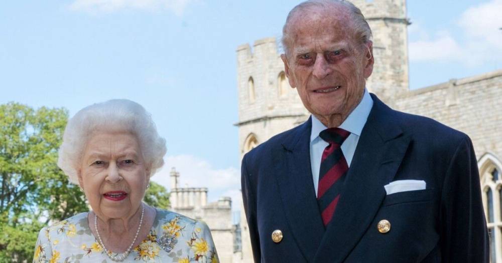 Королева Елизавета II и ее супруг принц Филипп привились от коронавируса
