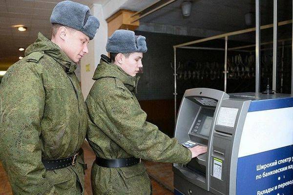 В России с 1 октября зарплаты военнослужащих выросли на 3,7%