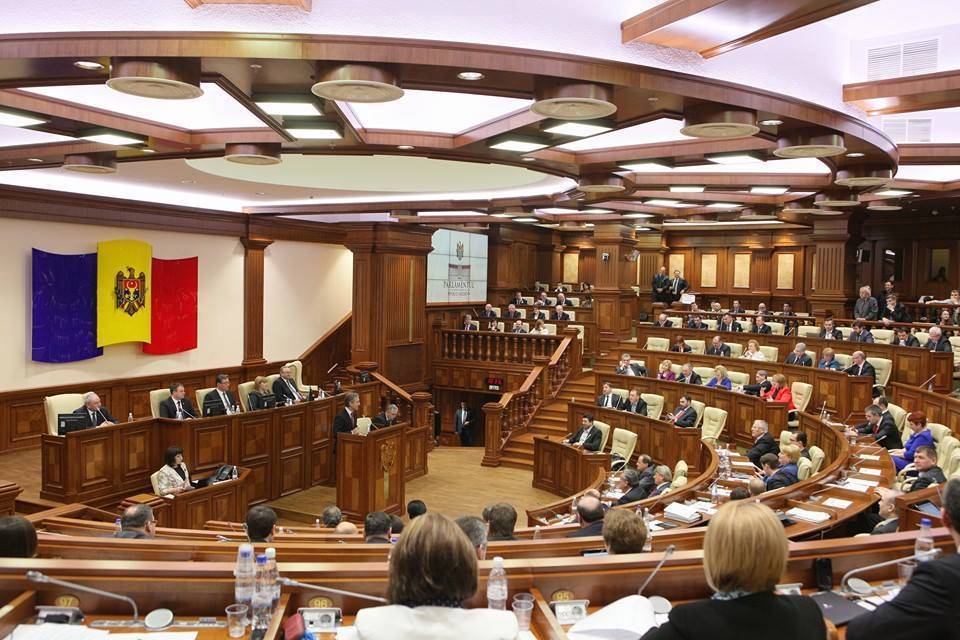 Депутаты парламента Молдавии не захотели обсуждать продление контракта с «Газпромом»