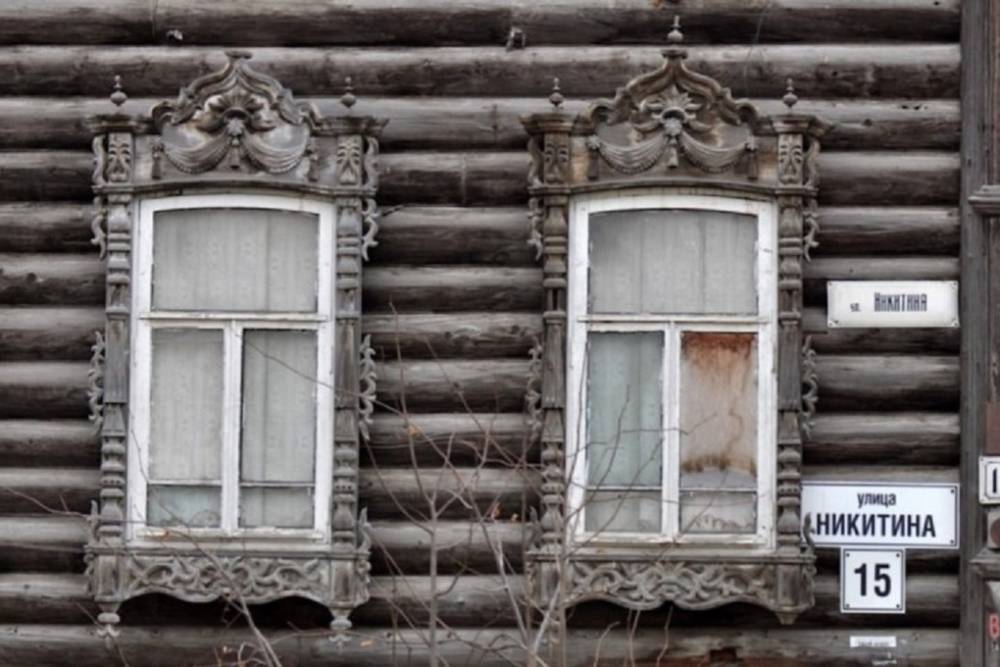 Волонтеры отреставрируют наличники дома на Никитина в Томске