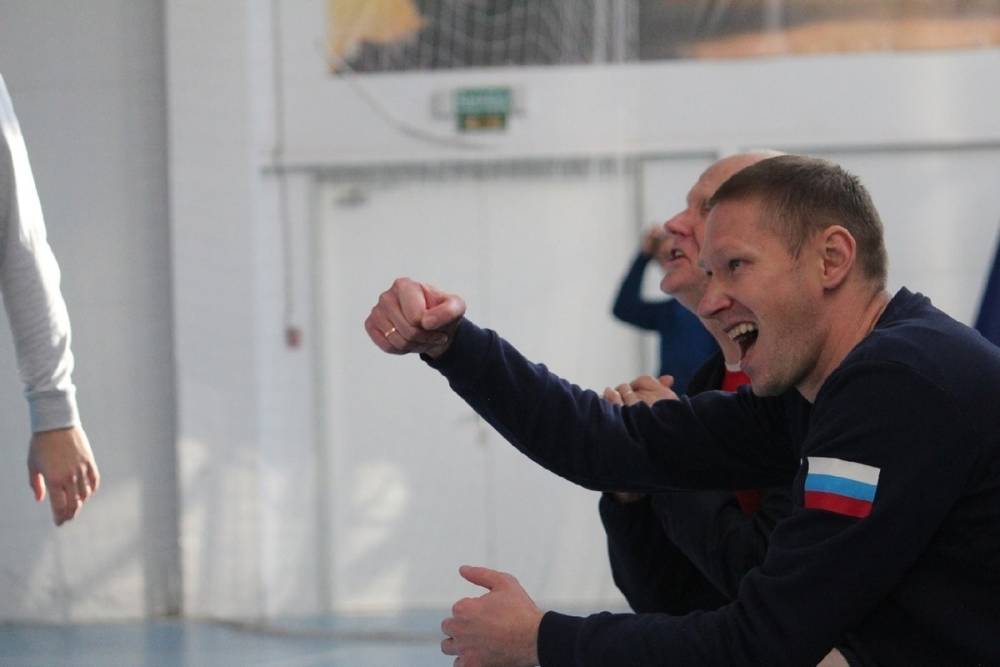 Новгородские спасатели не заняли призовых мест на соревнования по волейболу среди регионов СЗФО