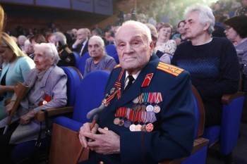 Олег Кувшинников поздравил вологжан с Днем пожилого человека