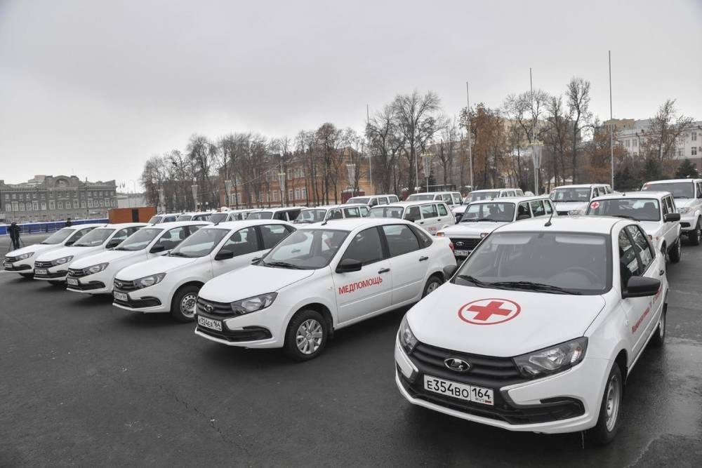 Для саратовских врачей закупили 17 машин скорой помощи