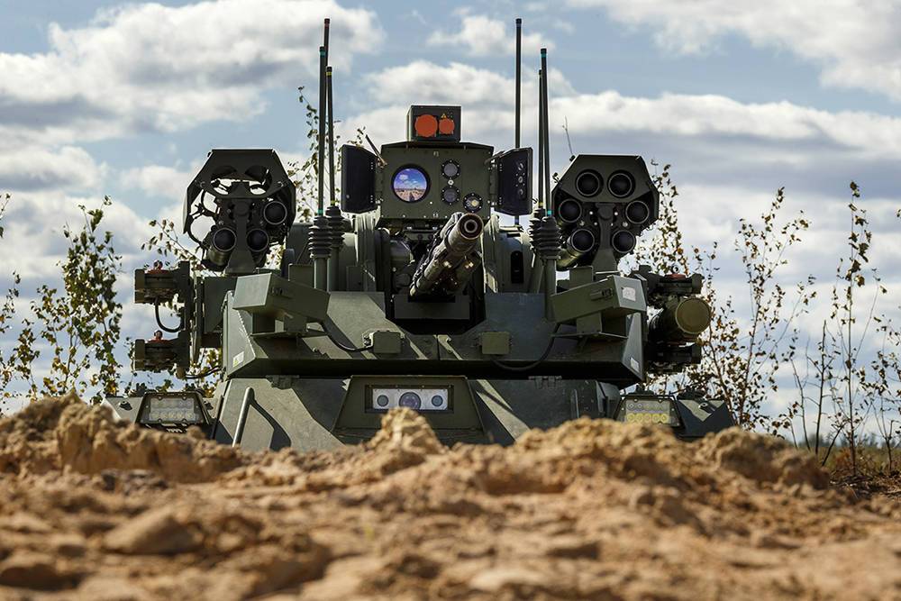 Боевые роботы "Уран-9" и "Нерехта" приняты на вооружение в российскую армию