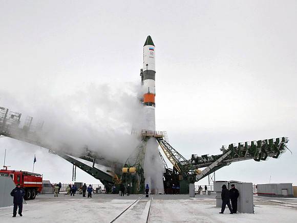 На Байконуре установили ракету «Союз», которая отправит в космос киношников