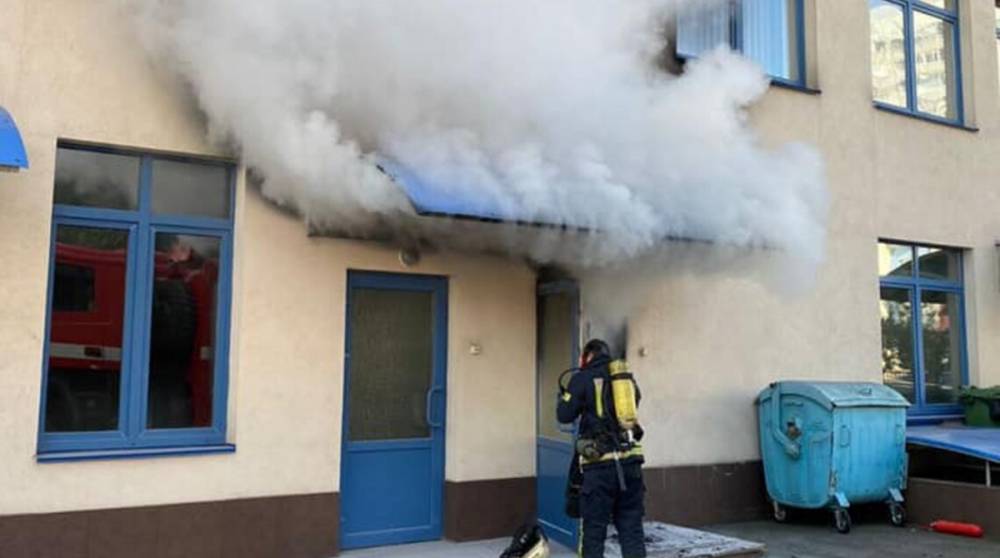 В Киеве горела гимназия, школьников эвакуировали