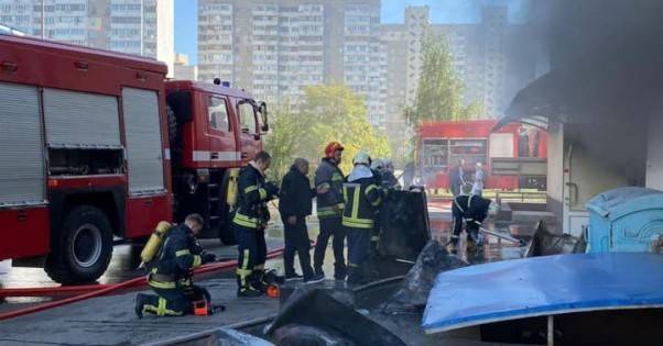 В Киеве на Позняках горела гимназия: эвакуировали 1,5 тысячи детей (ФОТО)