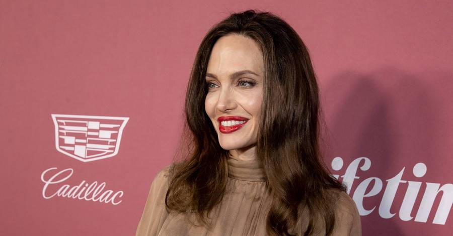 Анджелина Джоли впервые вышла в свет после премьеры "Малефисенты"