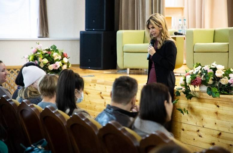 Евгения Уваркина вновь встретилась с жителями Елецкого по поводу строительства школы