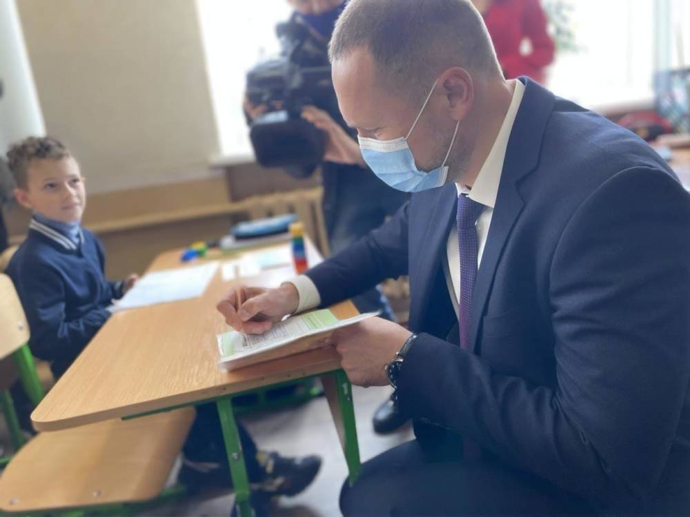 Как минимум одну дозу вакцины от коронавируса получили почти 78% украинских учителей – Шкарлет