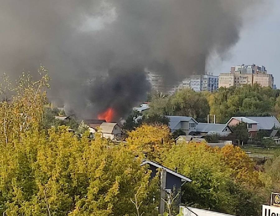 На улице Боголюбова в Рязани произошёл крупный пожар