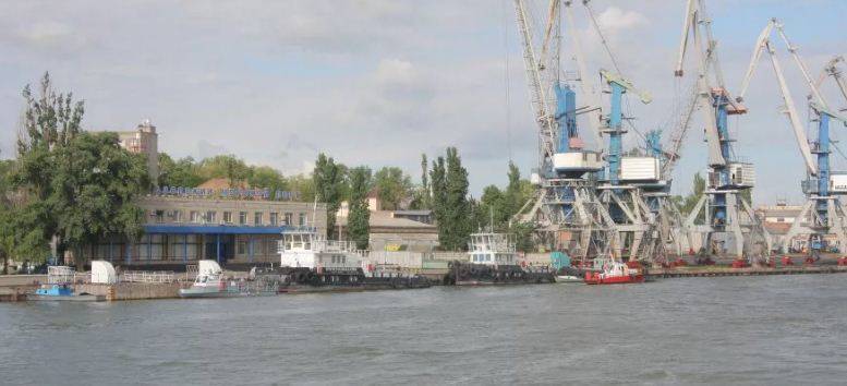 В порту Азова задержали партию контрабандных бронетранспортеров из Болгарии