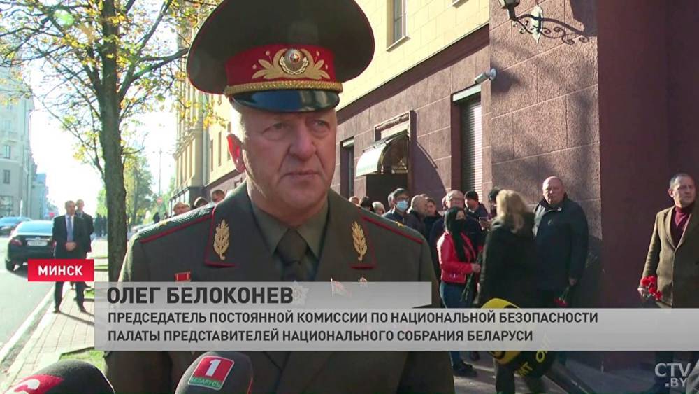 Экс-глава белорусского Генштаба призвал «мочить в сортире» противников власти