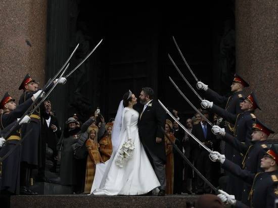 Петербуржцам рассказали о «хайпе княжеских особ» после венчания Романовых