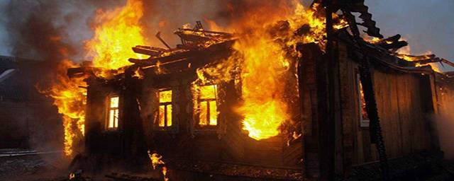 В Кургане при пожаре в частном доме погибли четыре человека