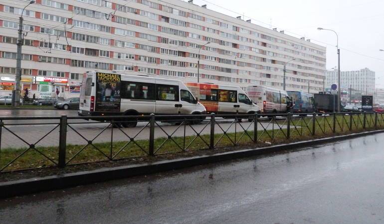 На юге Петербурга водители маршруток разрешили конфликт с помощью ножа