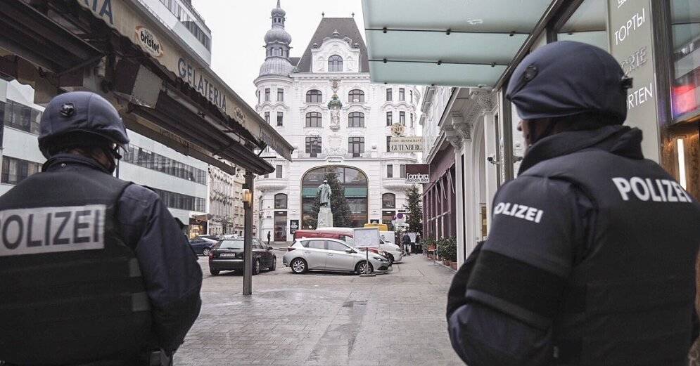 Австрия: полицейский задержал "латвийца", взломавшего банкомат