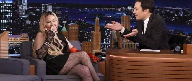 63-летняя Мадонна появилась в корсете и мини-юбке на вечернем шоу