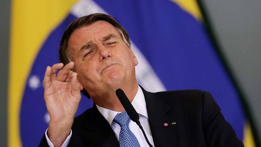 Президента Бразили не пустили на футбол без прививки от COVID-19