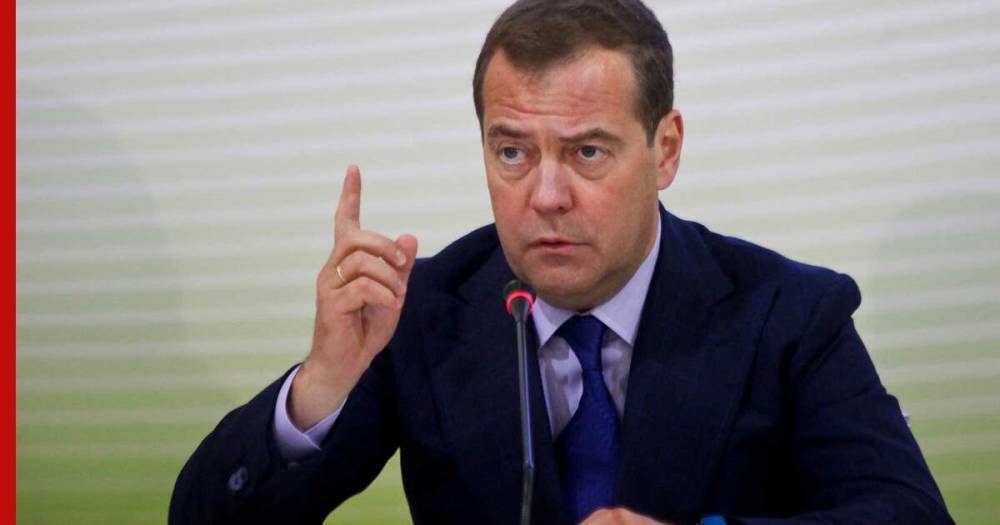 Медведев назвал "вредными" переговоры с действующими властями Украины