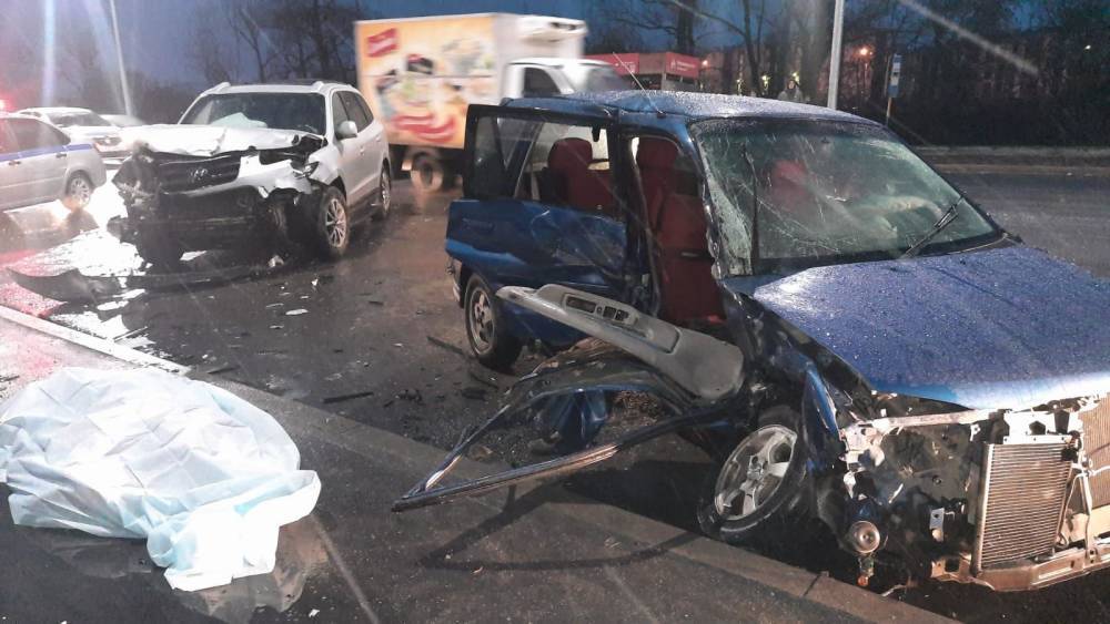 Водитель Mazda погиб после двойного столкновения на встречной полосе в Новосибирске