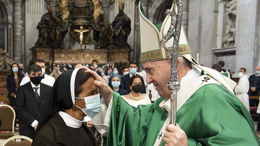 Папа Римский встретился с освобожденной из малийского плена монахиней