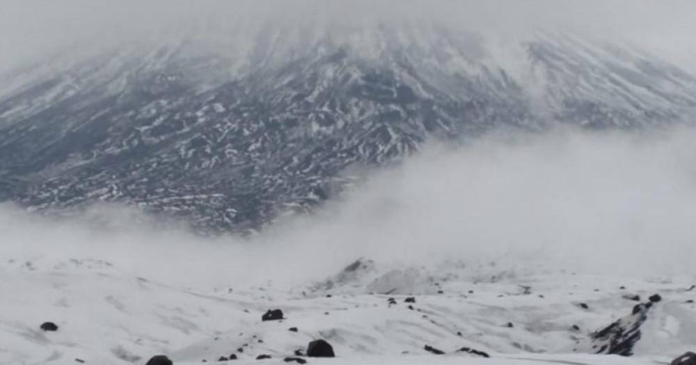 Поиски пропавшего на Камчатке альпиниста приостановлены спустя 10 дней