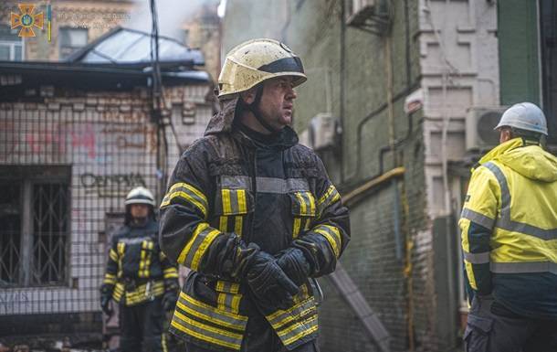 В Киеве при пожаре в многоэтажке эвакуировали шесть человек