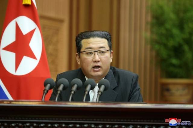 Ким Чен Ын призвал улучшить жизнь людей в условиях мрачной экономической ситуации в Северной Корее