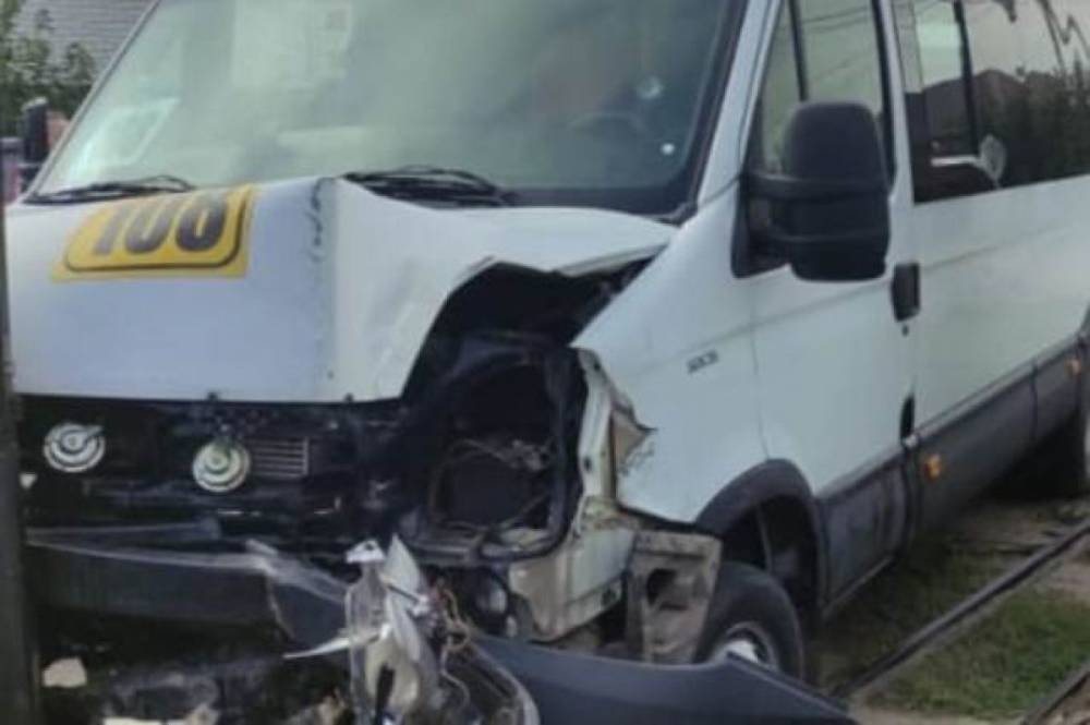 Маршрутка с пассажирами попала в аварию в Ставропольском крае